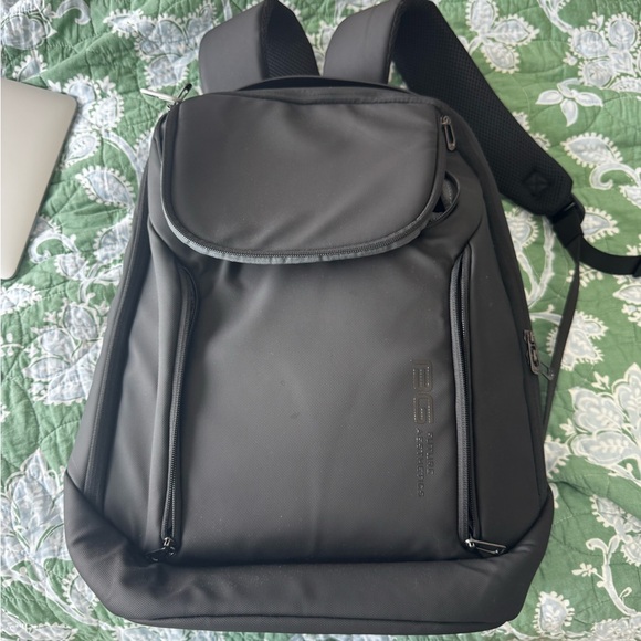 Bange Black Backpack with USB Charging Port - Picture 4 of 9